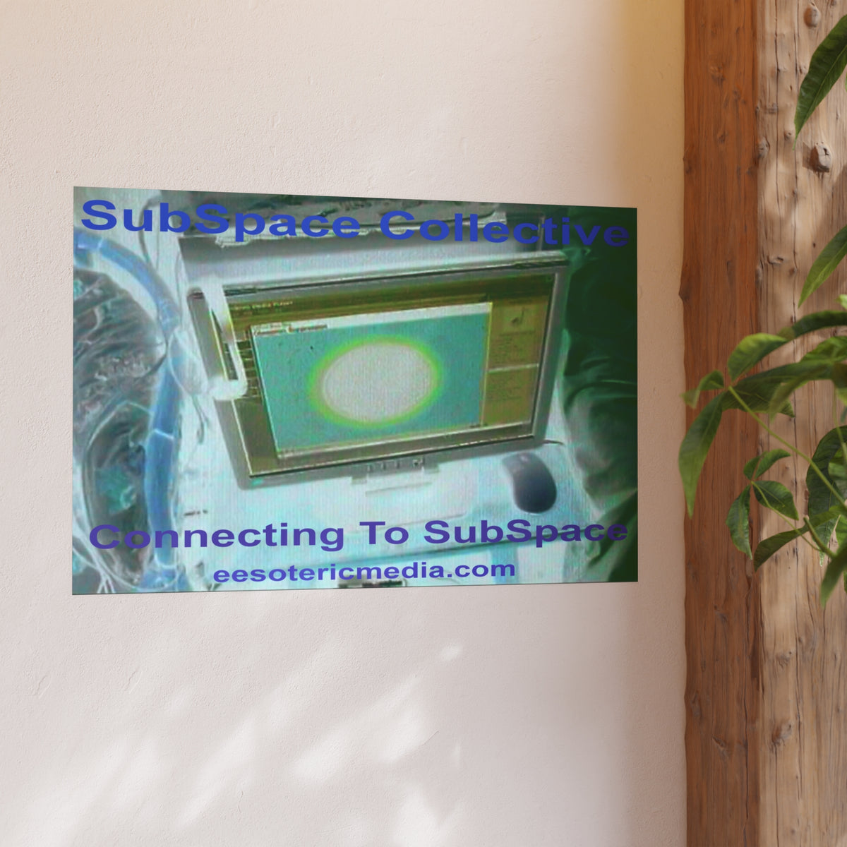 „Connecting To SubSpace“ (SubSpace Collective) Kunstdruck im Retro Tech Stil, 90 × 60 cm