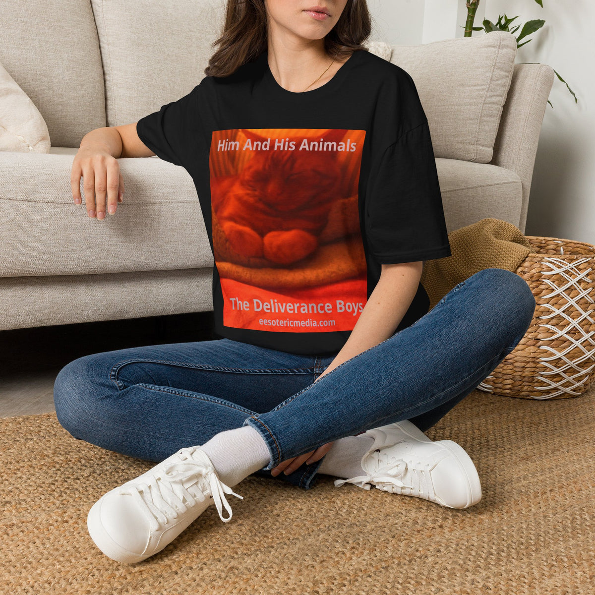 'Him And His Animals' (The Deliverance Boys) シュールな猫グラフィック ソフトスタイル Tシャツ