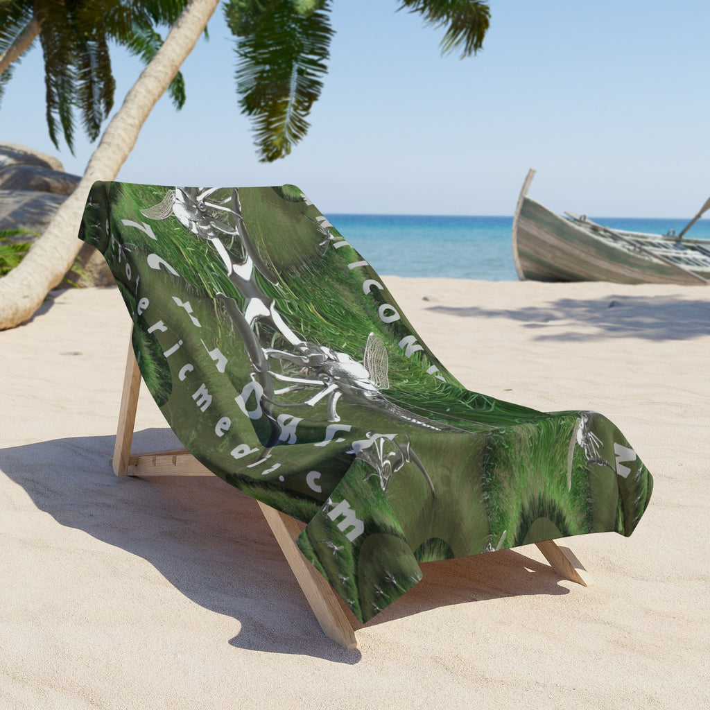 Toalla de Playa Grande 'Anticonvention' (7Cyborgs) con Diseño Surrealista Futurista de Libélula Cromada (180cm x 90cm)