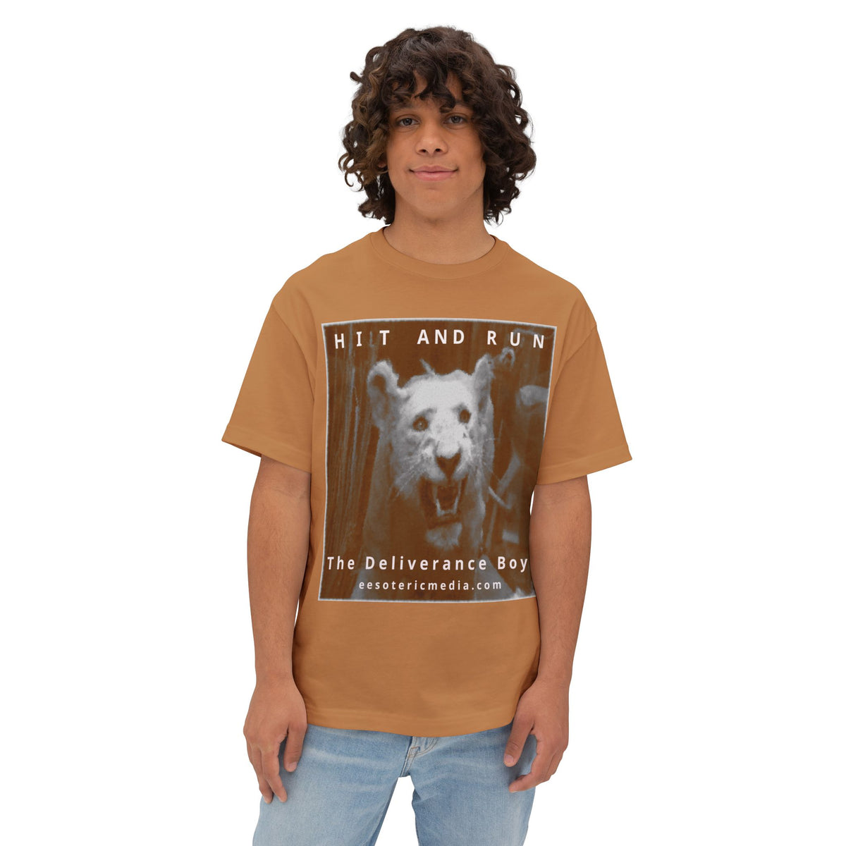 'Hit and Run' (The Deliverance Boys) ホワイトライオン グラフィック オーバーサイズボックスTシャツ