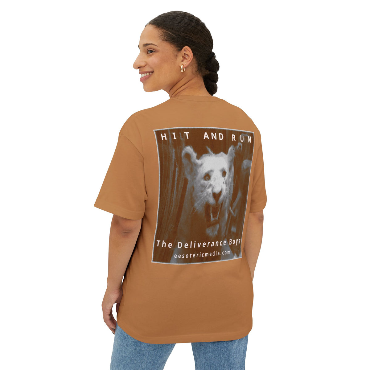 'Hit and Run' (The Deliverance Boys) ホワイトライオン グラフィック オーバーサイズボックスTシャツ