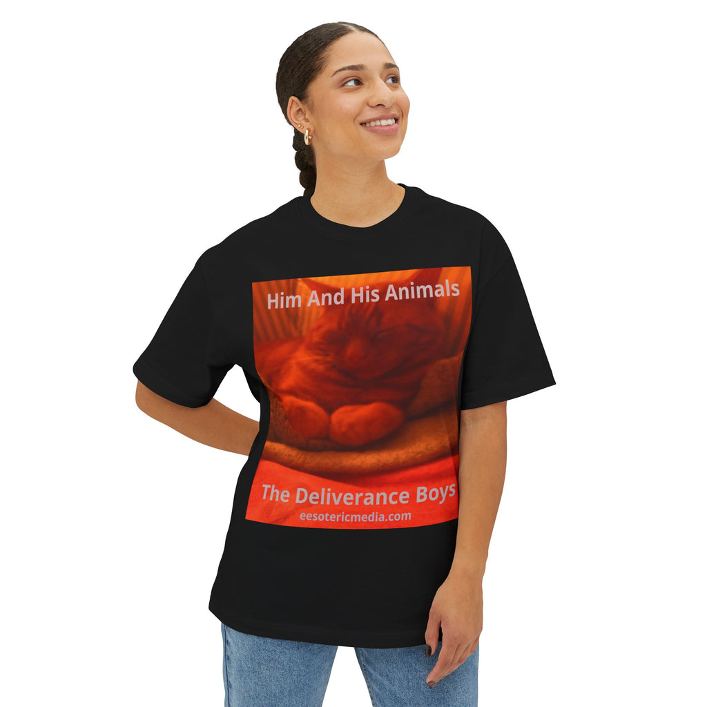 T-shirt oversize à motif chat surréaliste « Him And His Animals » (The Deliverance Boys)