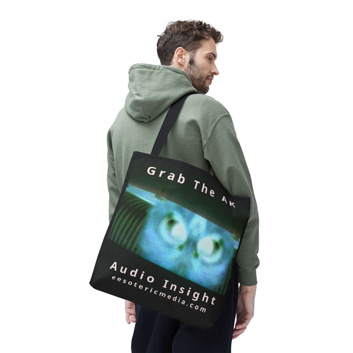 'Grab The AK' (Audio Insight) 不穏でシュールなデジタル・ビーイング グラフィック トートバッグ（45cm × 45cm）