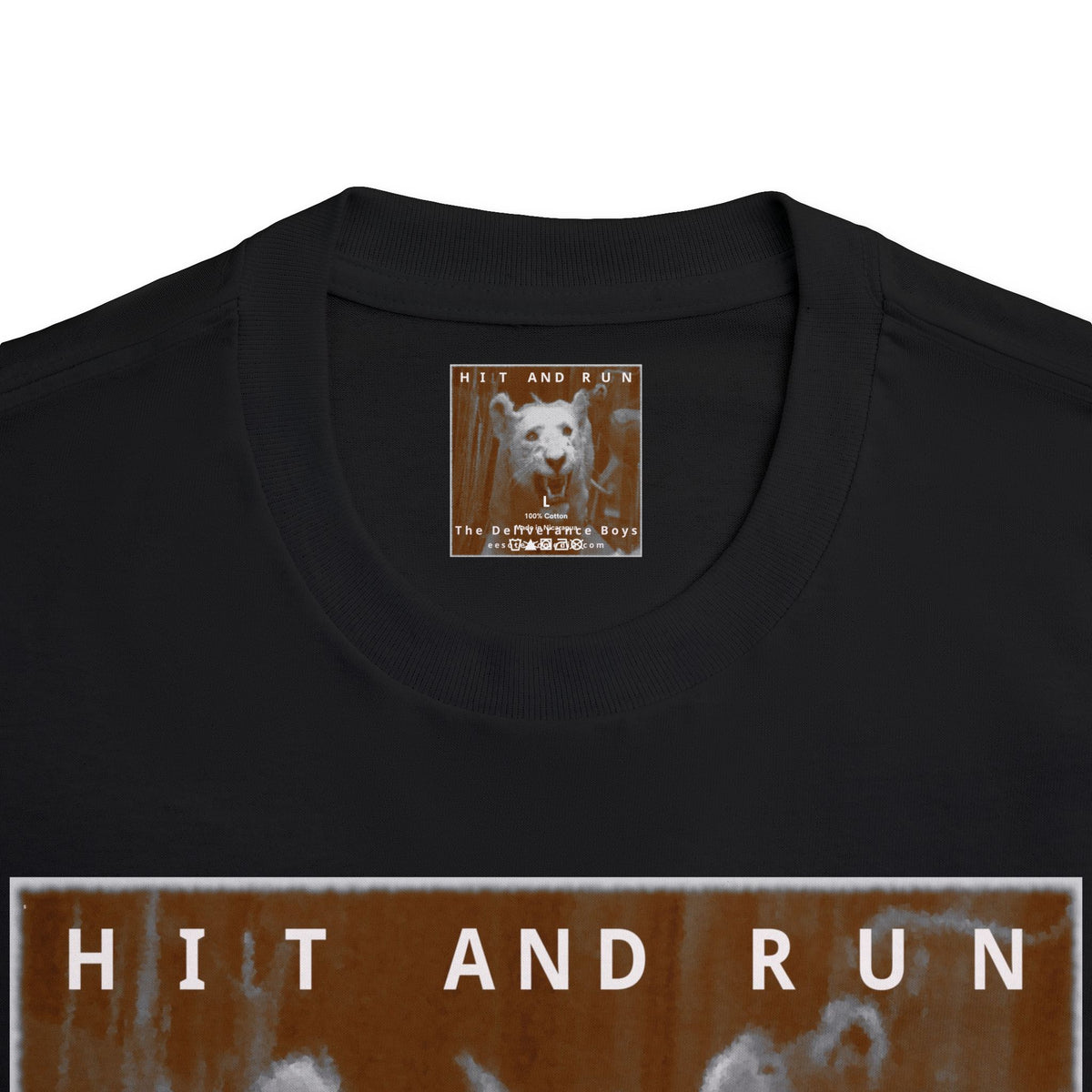 'Hit and Run' (The Deliverance Boys) ホワイトライオン グラフィック クラシックフィットTシャツ