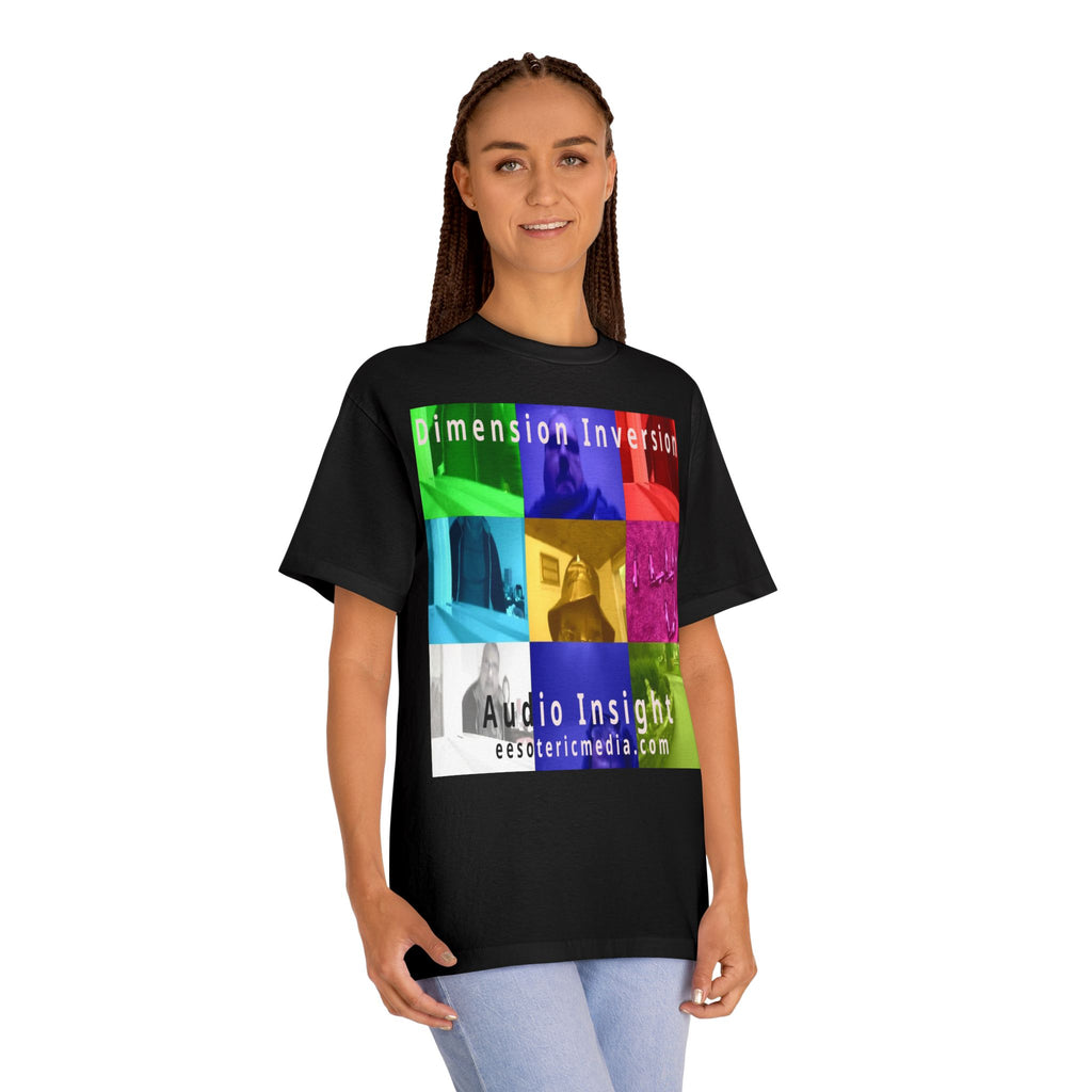 T-shirt classique à coupe droite avec collage graphique surréaliste et coloré « Dimension Inversion » (Audio Insight)
